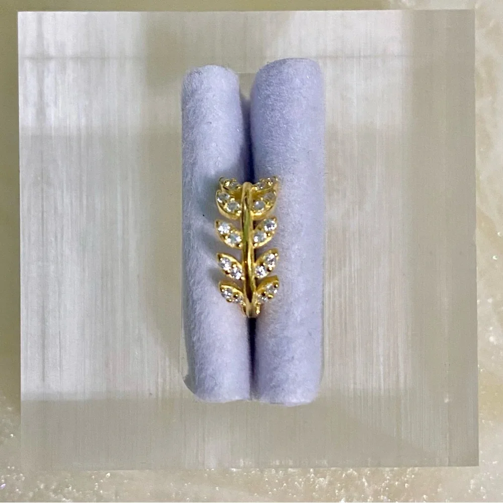 Elegant Gold S925 Leaf Design cartilage earring
